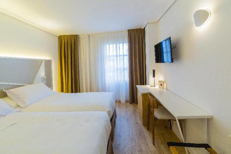 Hospedium Hotel Canitas Maite Gastronomico Casas-Ibanez Exteriör bild